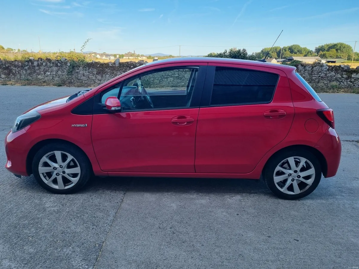 Toyota Yaris 2016 Hybrid - Image 3