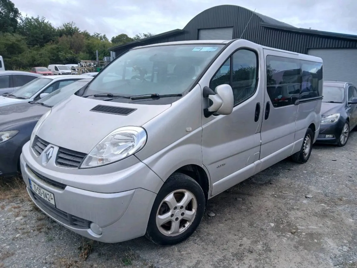 RENAULT TRAFFIC MINIBUS - Image 1