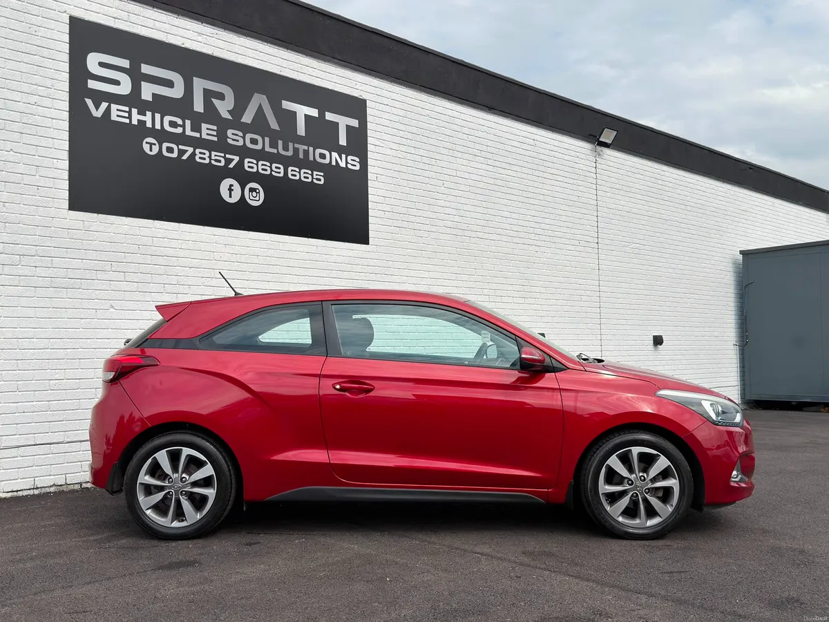 2015 HYUNDAI i20 SE **NI CAR FROM NEW** - Image 4