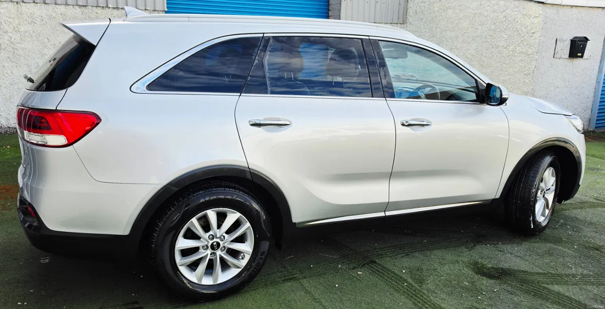 Kia Sorento PLATINUM LOW KM HIGH SPEC 7 SEATS - Image 4