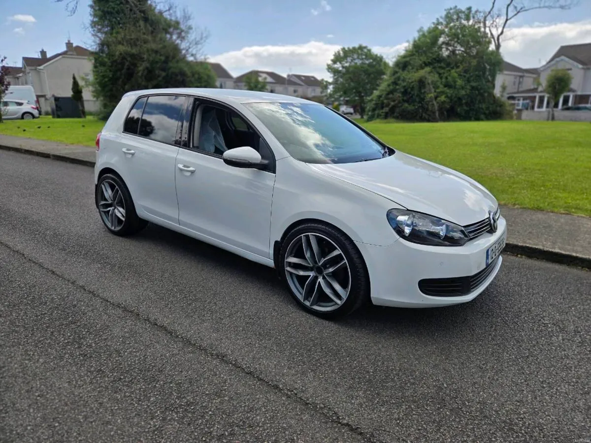 Volkswagen golf - Image 1
