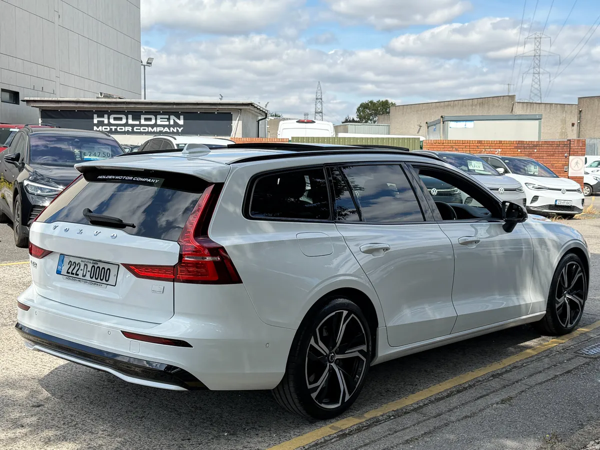 2022 Volvo V60 ULTIMATE. T6. RECHARGE. AWD - Image 6