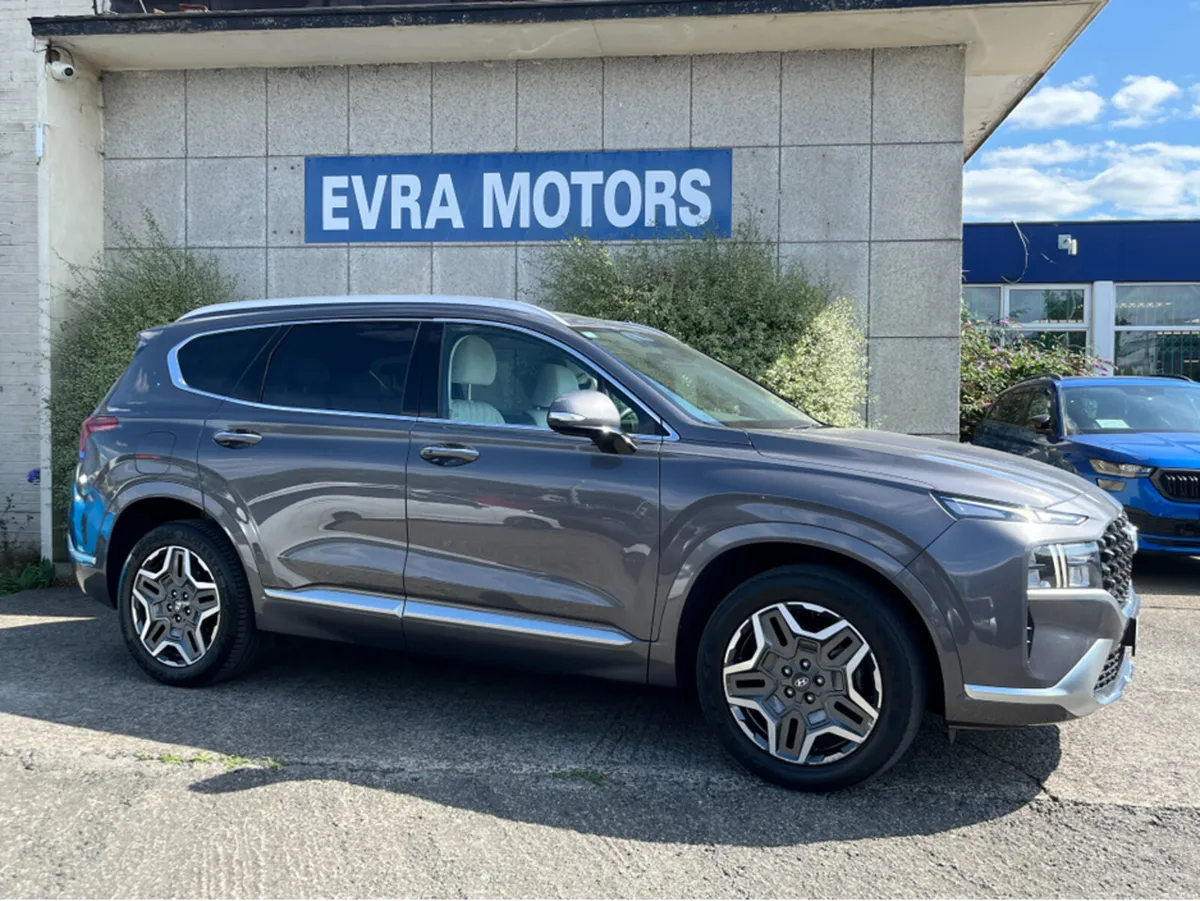 Hyundai Santa Fe EXECUTIVE PLUS 7 SEATER PHEV AUTO - Image 3