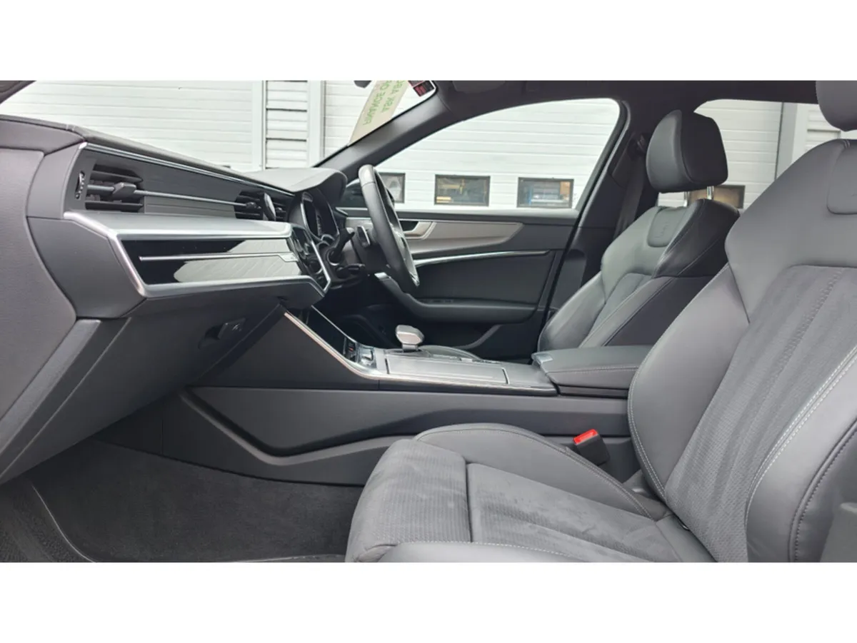 Audi A6 ESTATE - AUTO - 7-SPEED- BRILLIANT BLACK - Image 4
