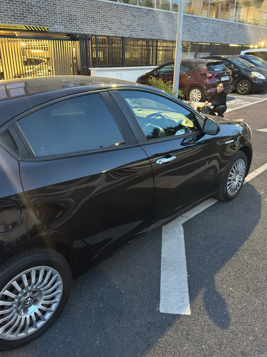 Alfa Romeo Giulietta 1.6 Diesel 2012 - Image 5