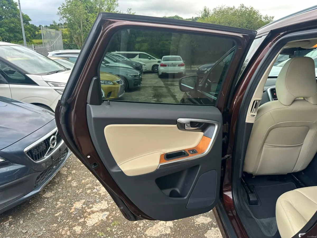 Volvo XC60 D4 CLASSIC - 2.0L Diesel - Automatic - - Image 6