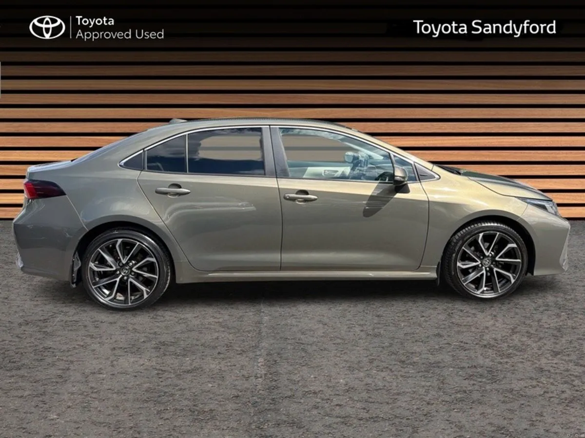 Toyota Corolla TOP SPEC SOL AUTO SALOON // PART LE - Image 3
