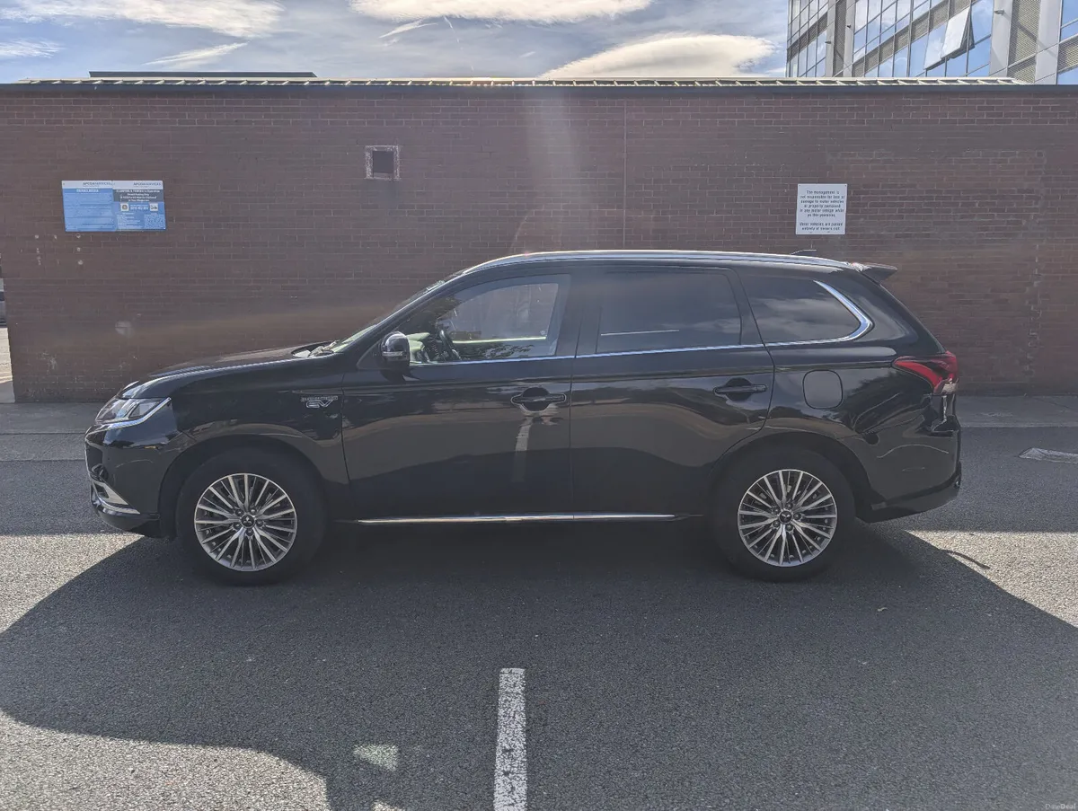 Mitsubishi Outlander PHEV Exceed Safety - Image 5