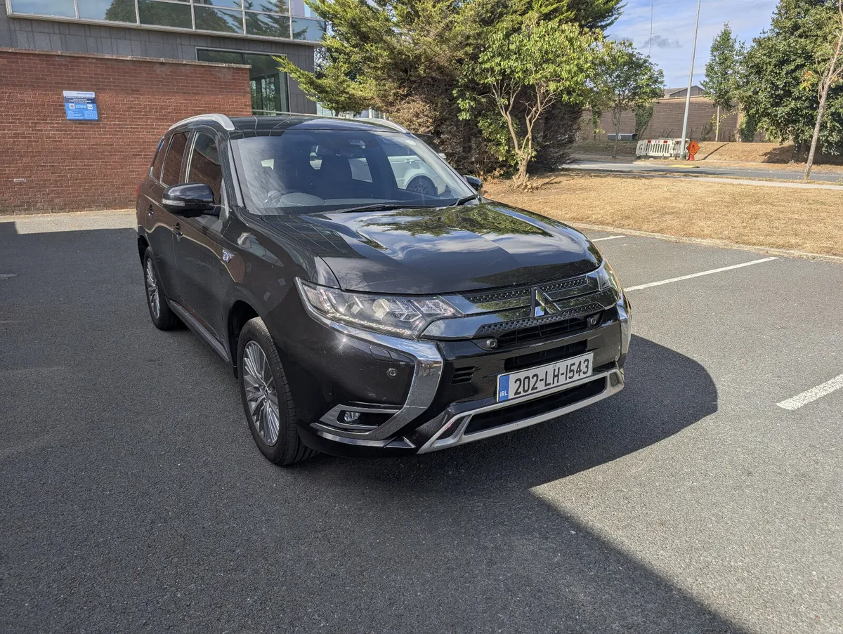Mitsubishi Outlander PHEV Exceed Safety - Image 2