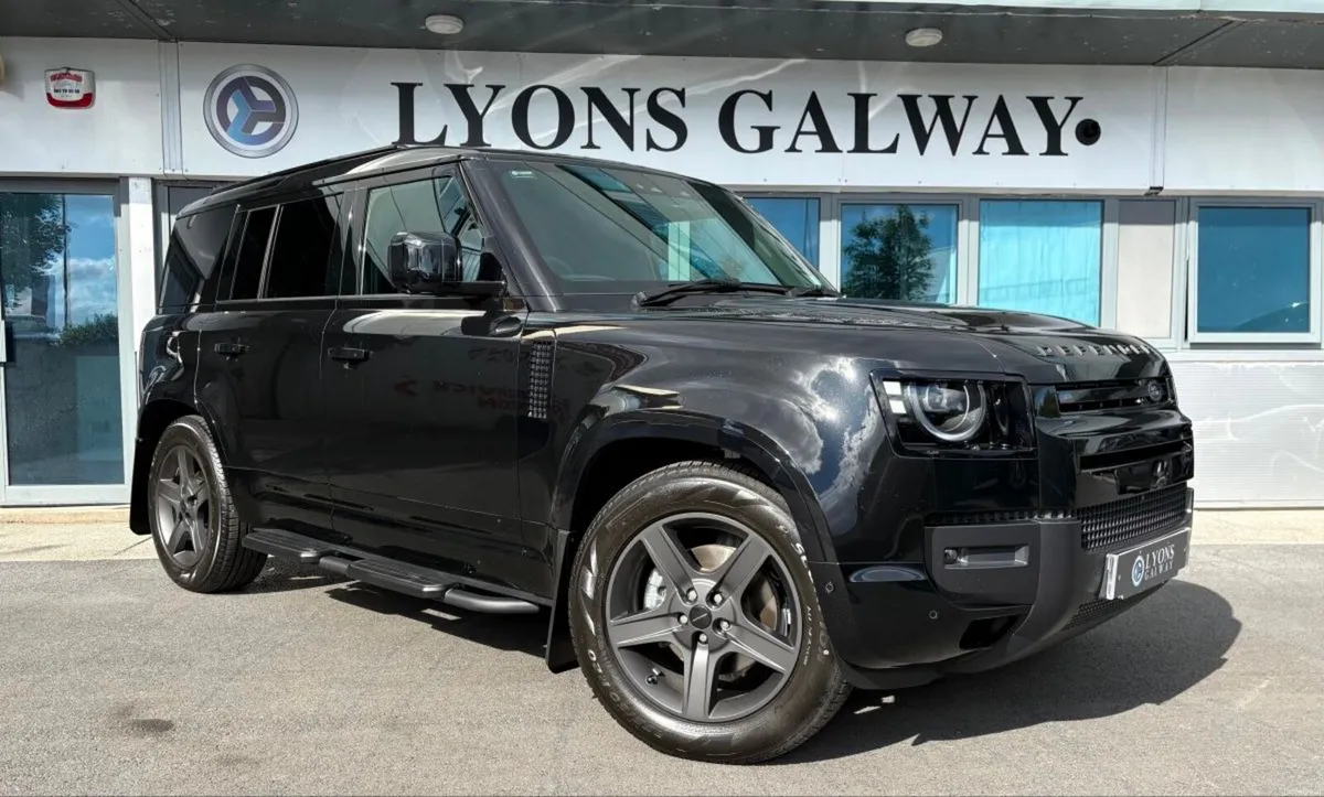Land Rover Defender X Dynamic SE // 3 Seats // Pri - Image 3