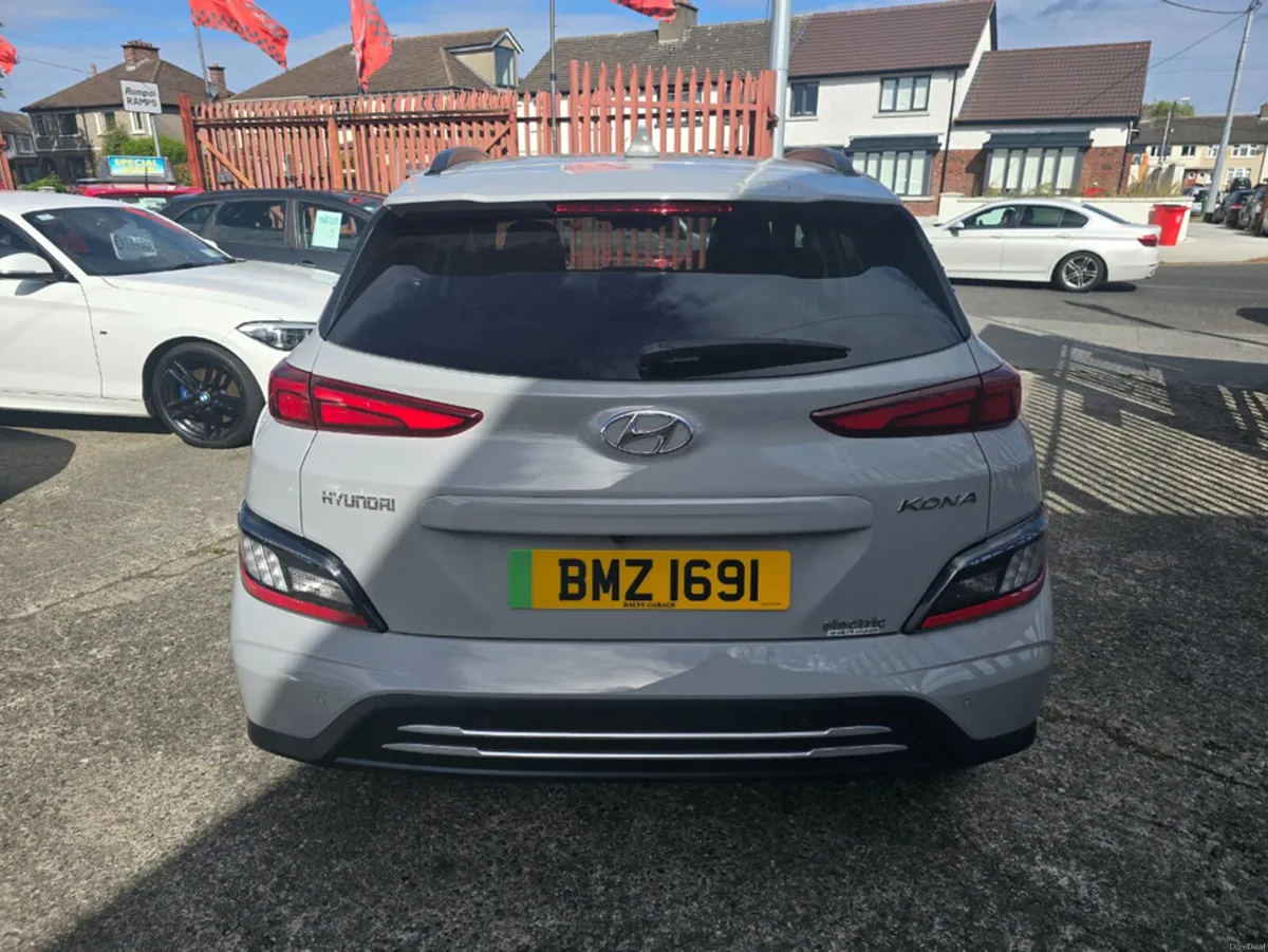 Hyundai KONA PREMIUM EV 64kw - Image 4