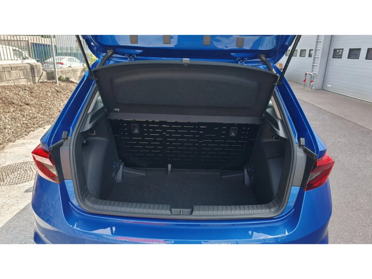 Skoda Fabia ESSENCE -NEW CAR-DELIVERY MILEAGE-SPEC - Image 5