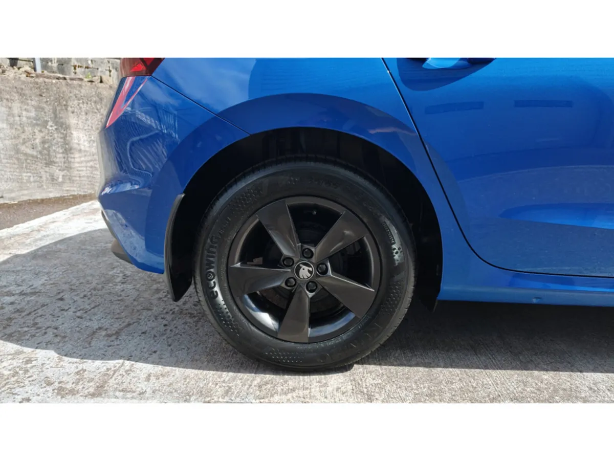 Skoda Fabia ESSENCE -NEW CAR-DELIVERY MILEAGE-SPEC - Image 3