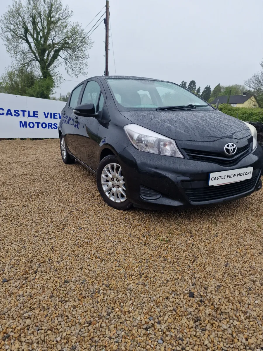 12 Toyota Yaris 1.0 Petrol €5995 - Image 3