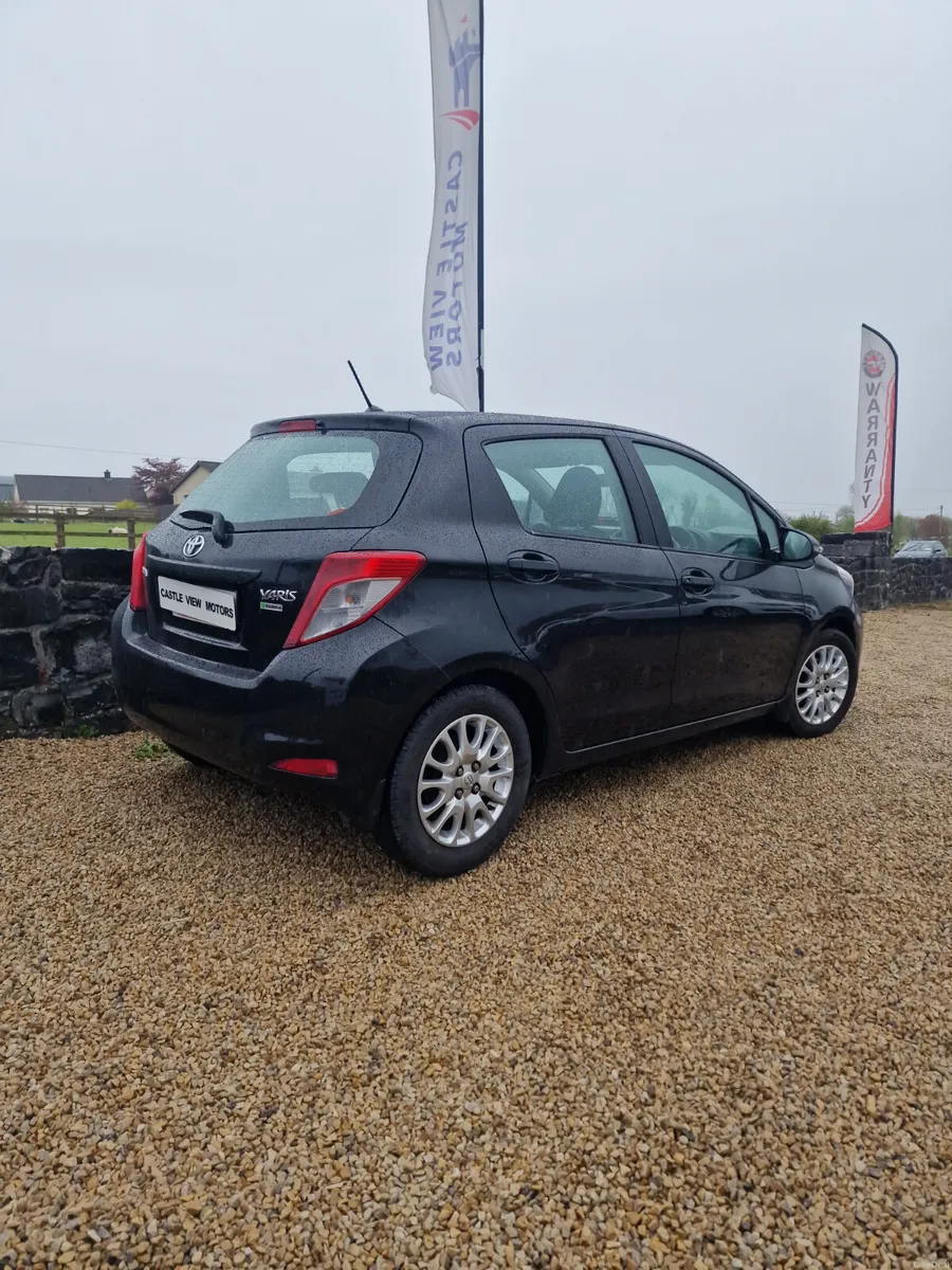 12 Toyota Yaris 1.0 Petrol €5995 - Image 4