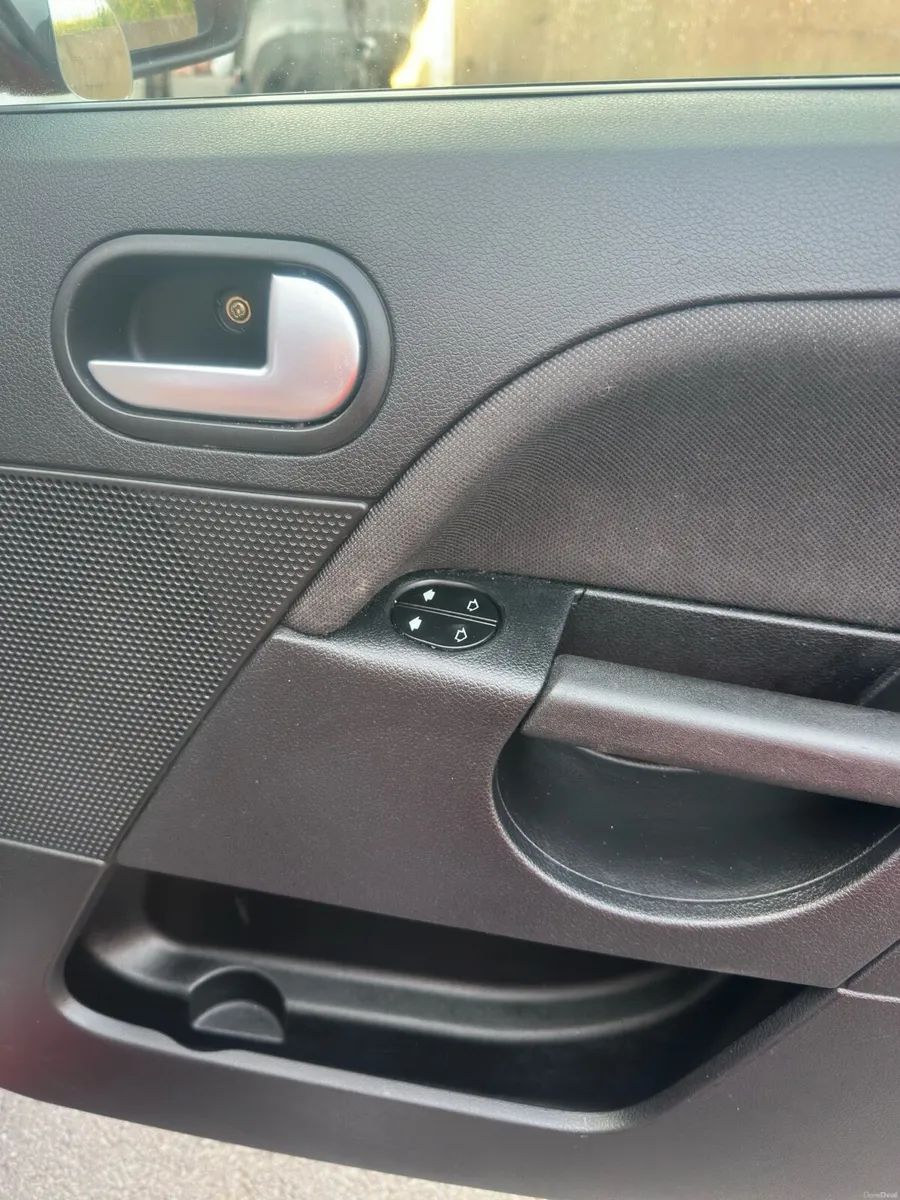 Ford Fiesta - Image 6