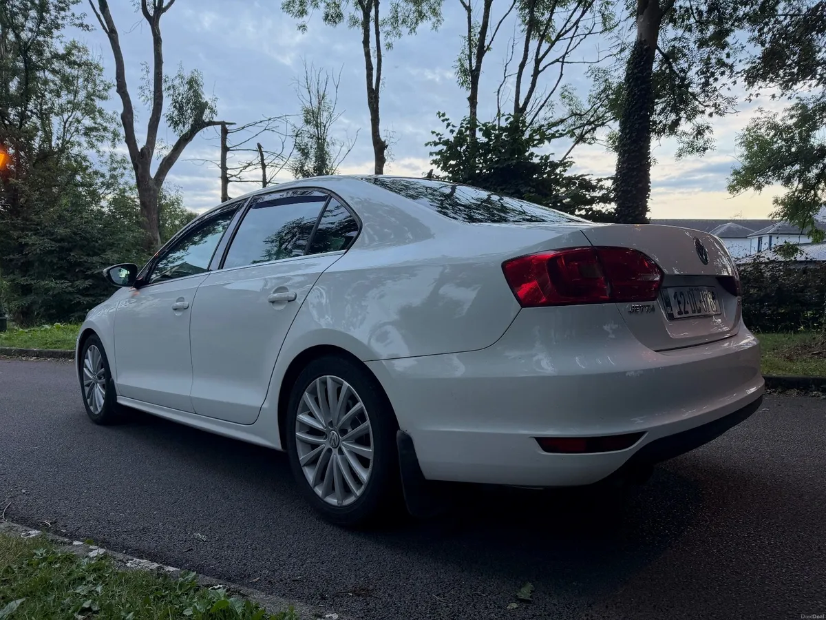 VW JETTA HIGHLINE SPORT 2.0 TDI – LOW MILES – - Image 6