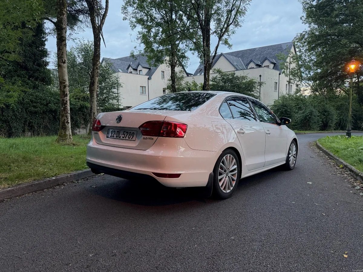 VW JETTA HIGHLINE SPORT 2.0 TDI – LOW MILES – - Image 4