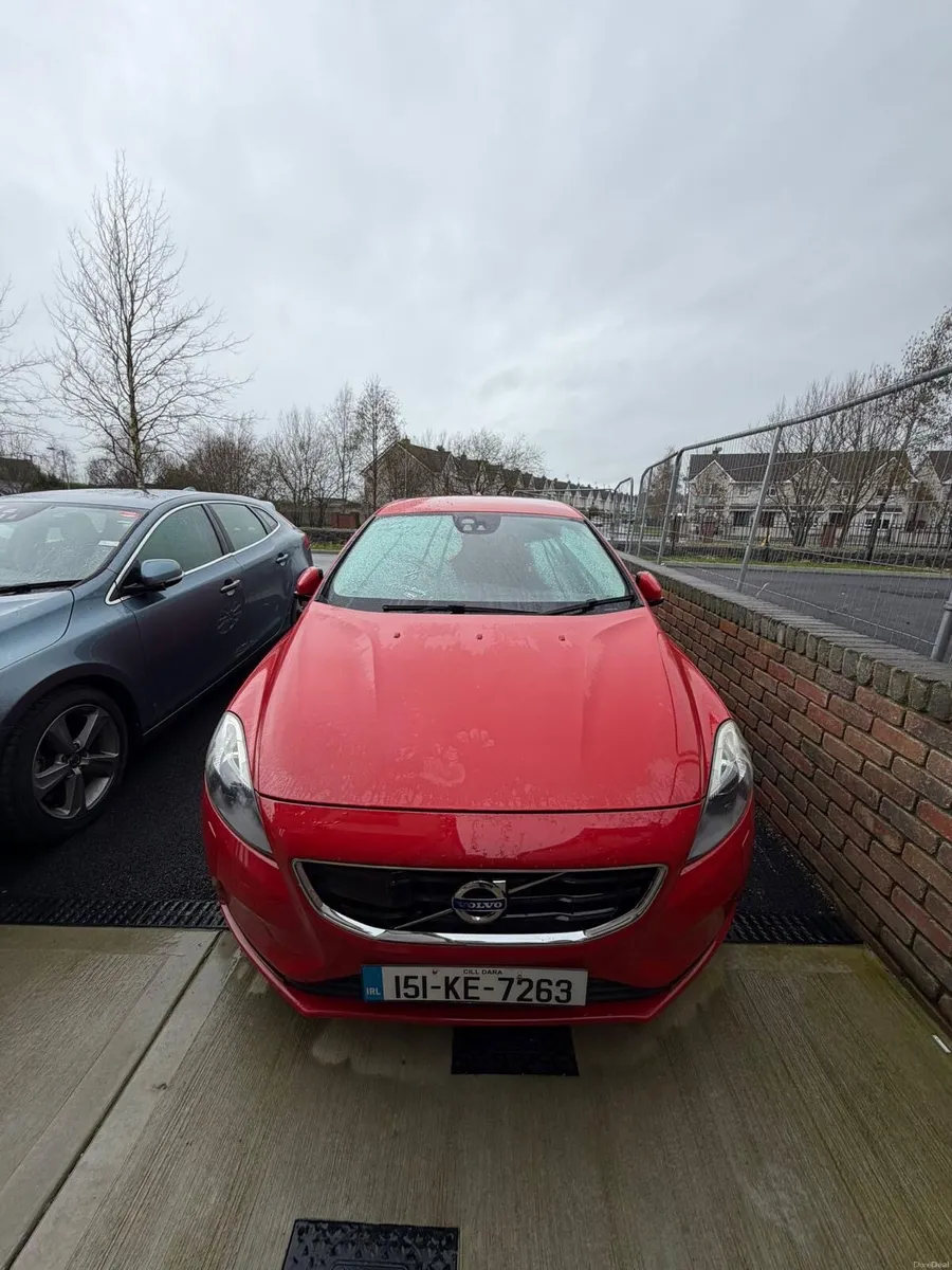 2015 Volvo V40 Petrol Hatchback Automatic Red - Image 2