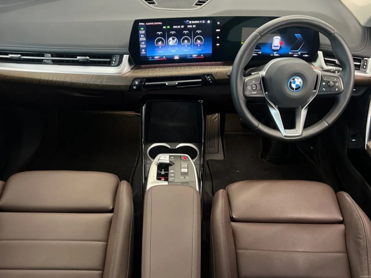 BMW iX1 xDrive30 xLine PAN ROOF - Image 4