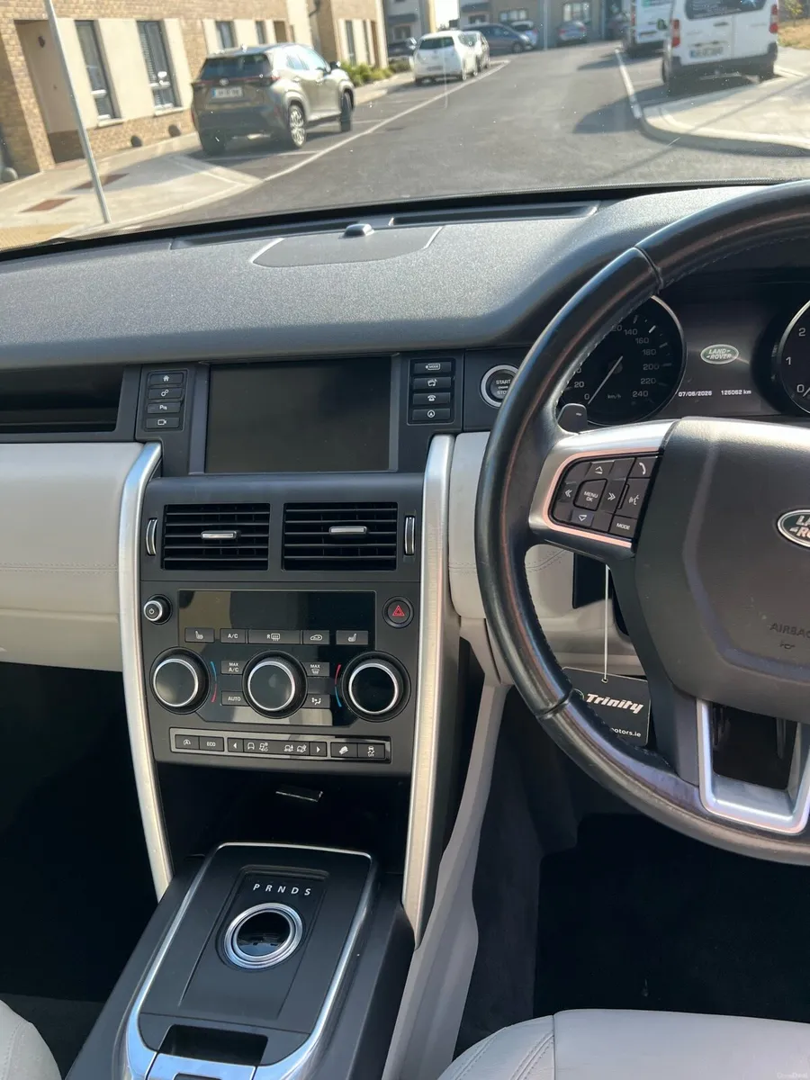 Land Rover Discovery /Valid warranty - Image 6