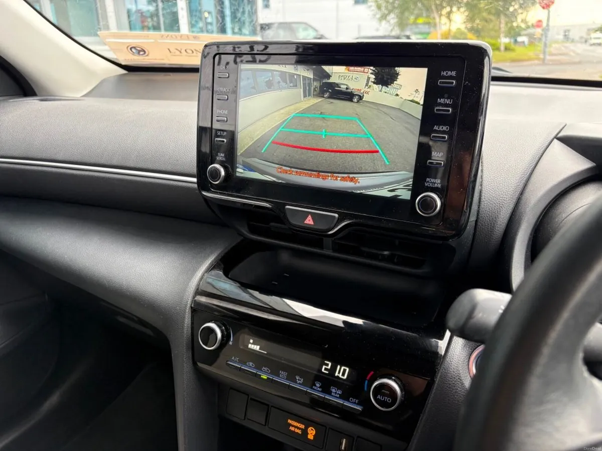 Toyota Yaris Cross 1.5 Hybrid / Leather / Auto/ Lo - Image 5