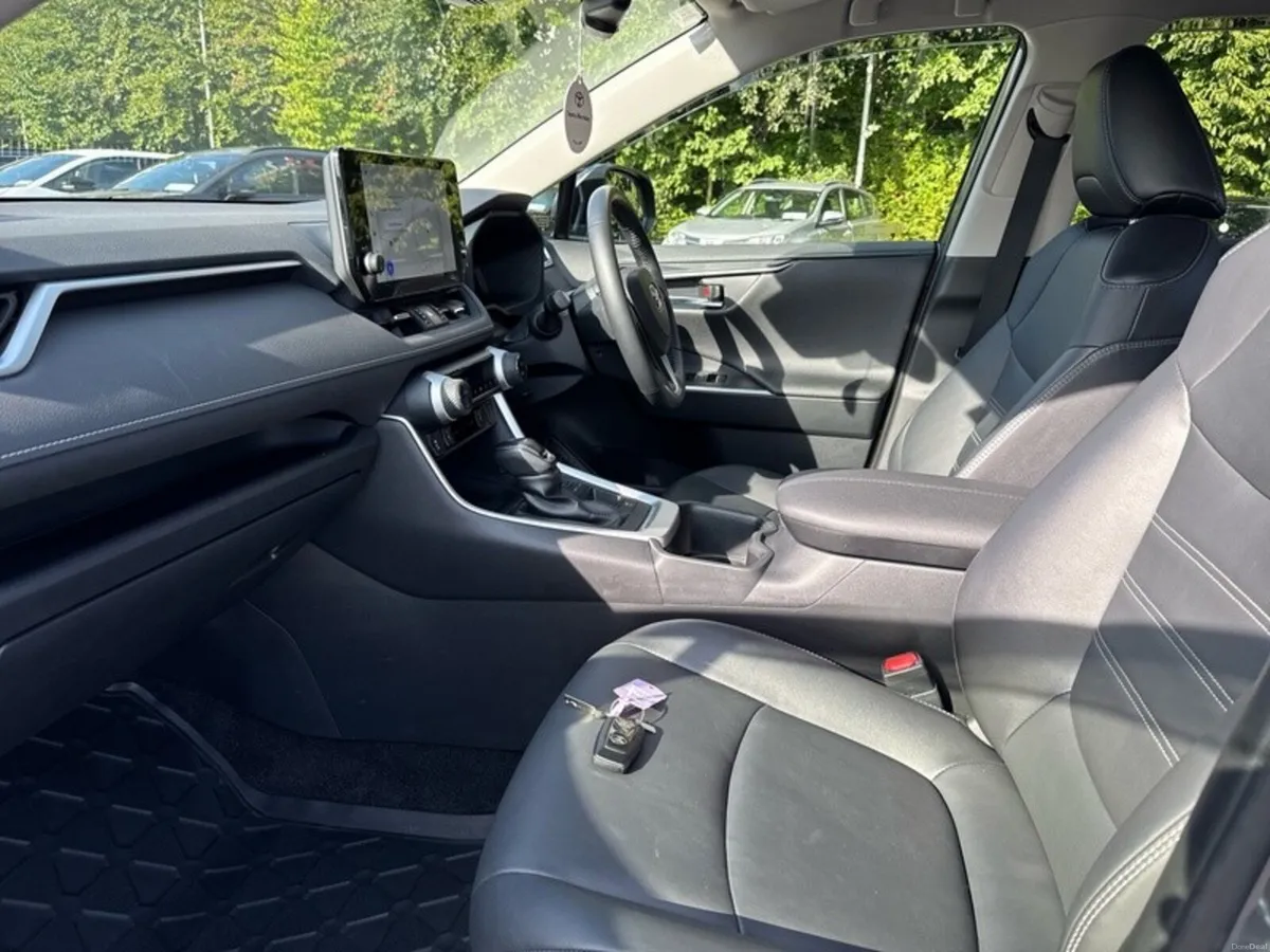 Toyota RAV4 RAV4 HYBRID SOL 4DR AUTO - Image 6