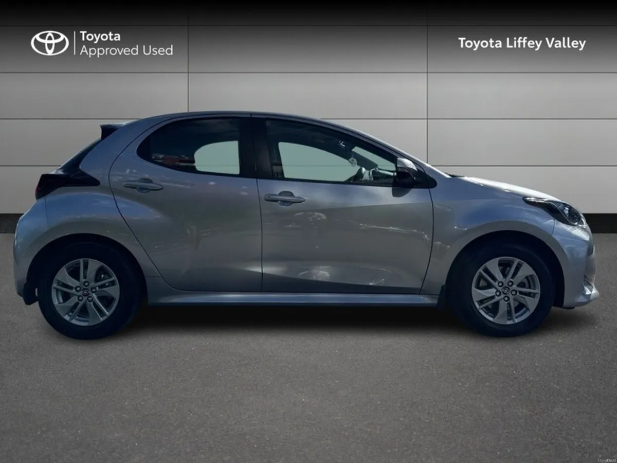 Toyota Yaris YARIS HYBRID LUNA - Image 3