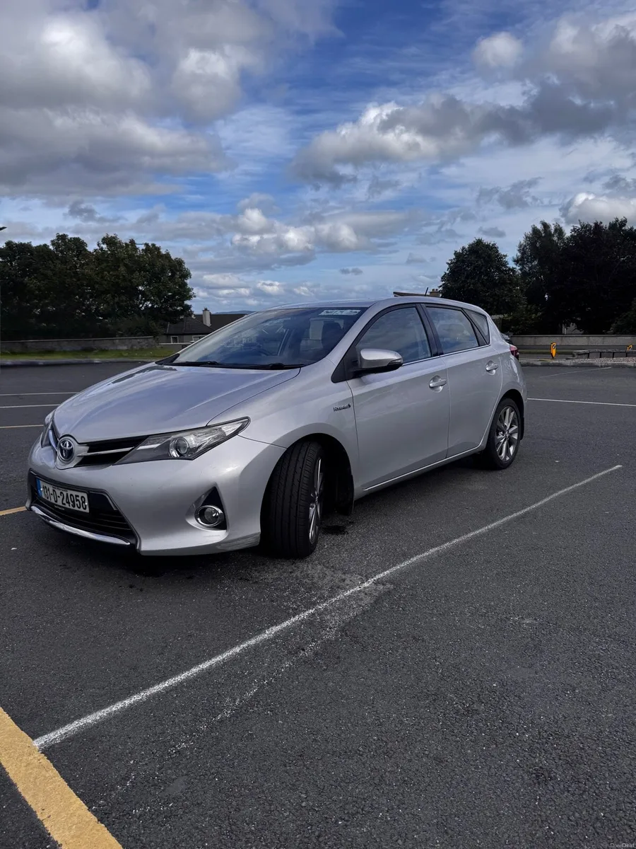 Toyota Auris 1.8 Hybrid Automatic 2013 - Image 2