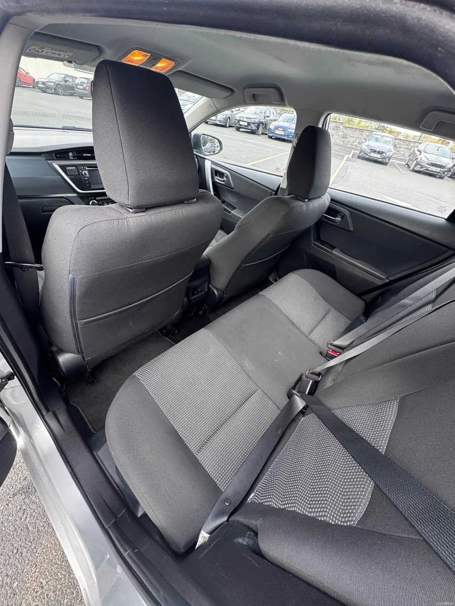 Toyota Auris 1.8 Hybrid Automatic 2013 - Image 5