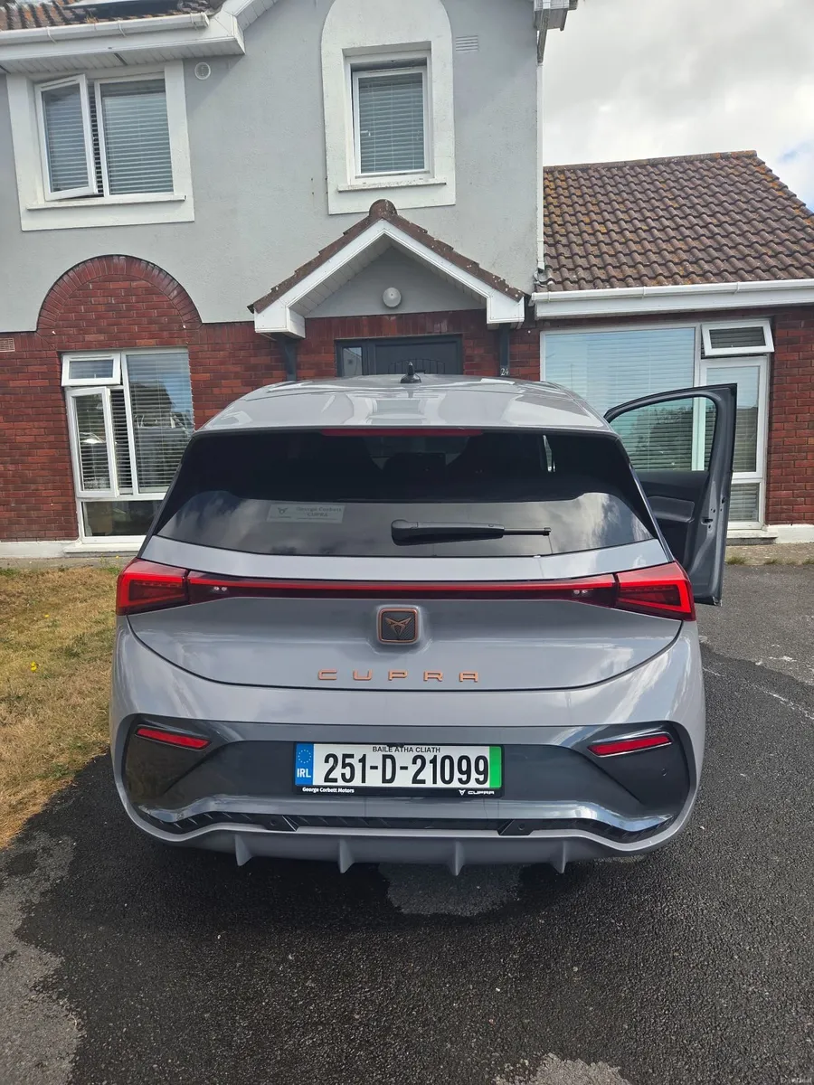 Cupra Born 2025 E-Boost 5 59KWH - Image 6