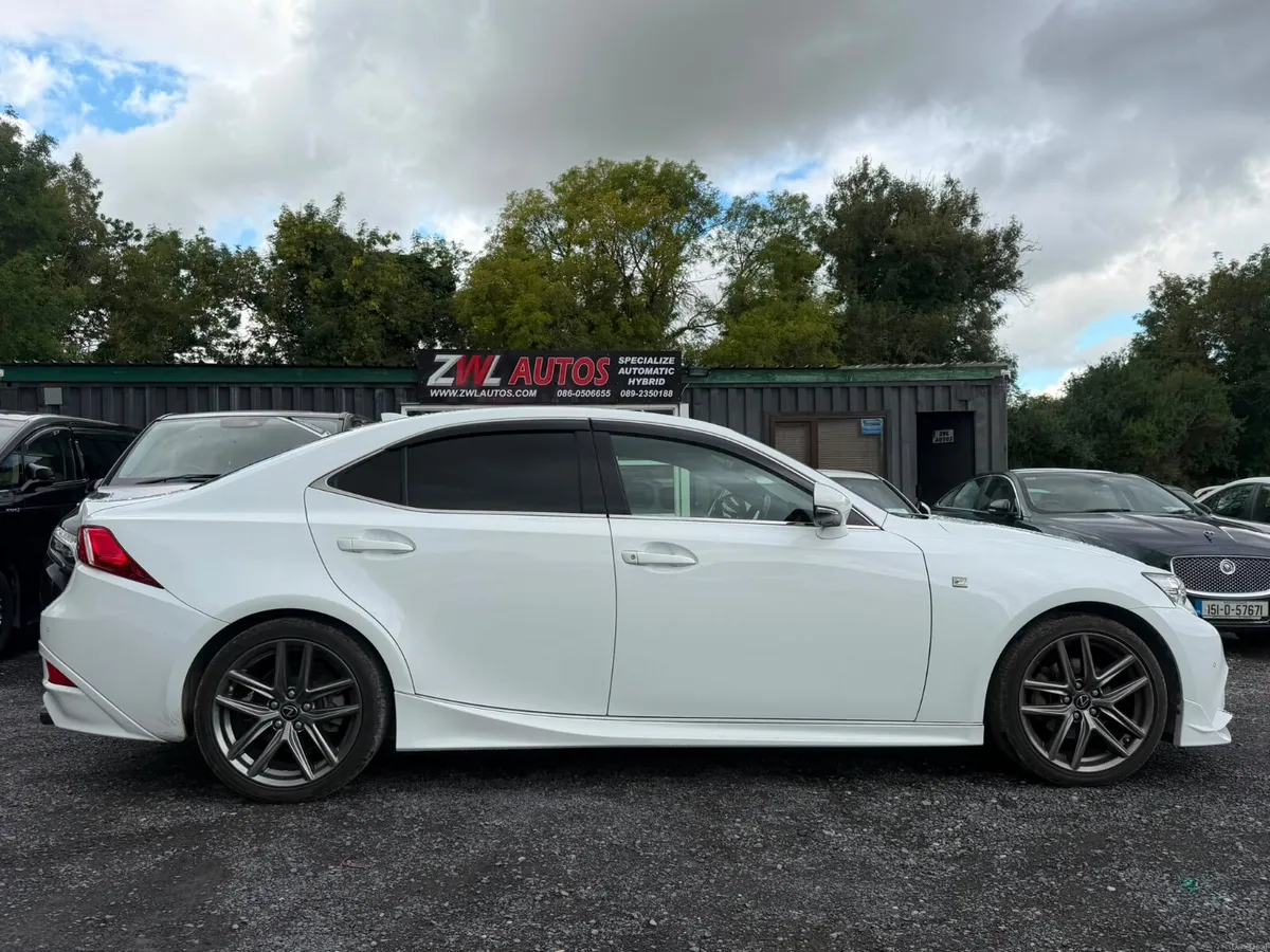 16 LEXUS IS300H F SPORT - Image 5