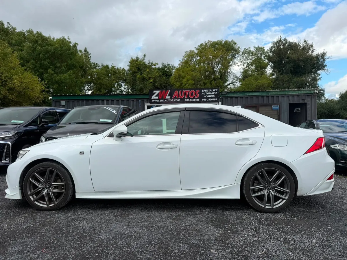16 LEXUS IS300H F SPORT - Image 4
