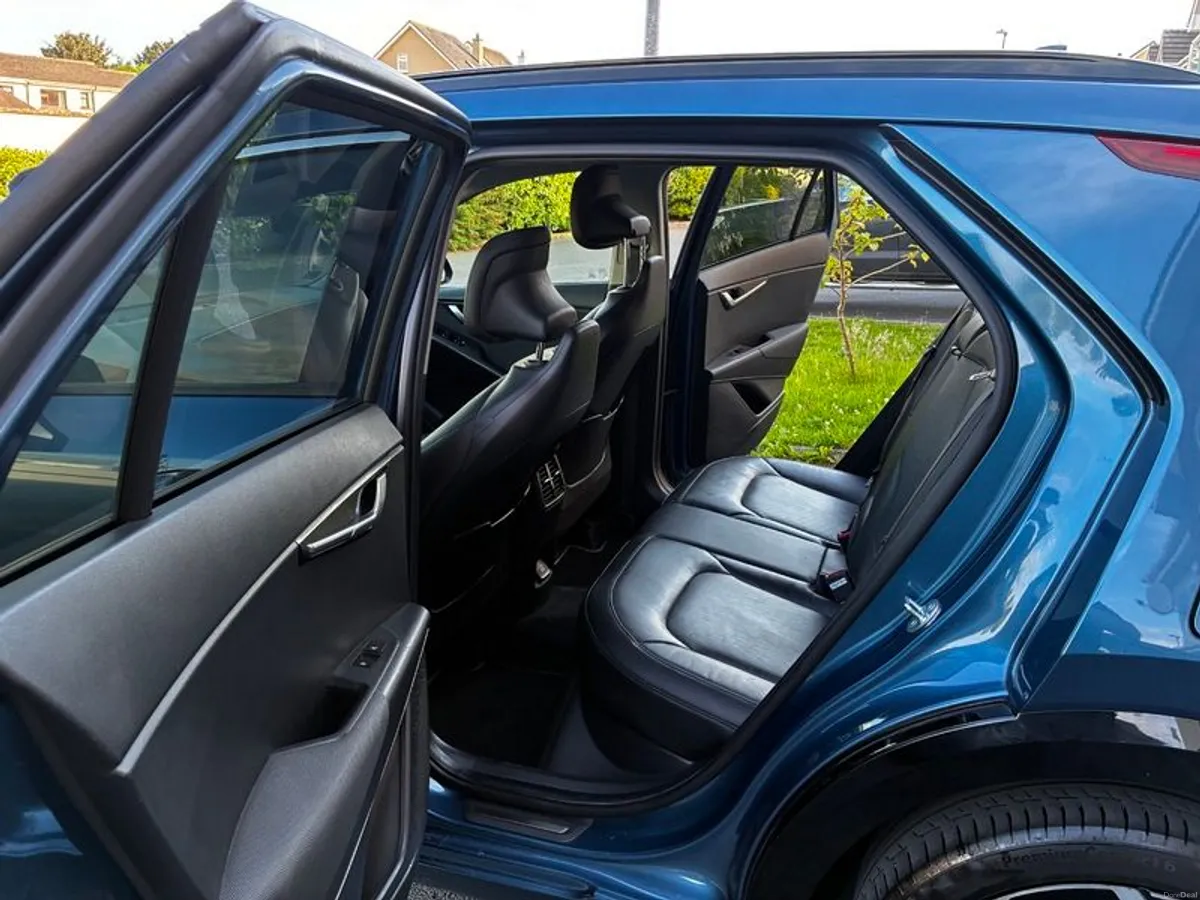 2023 Kia Niro - Image 3