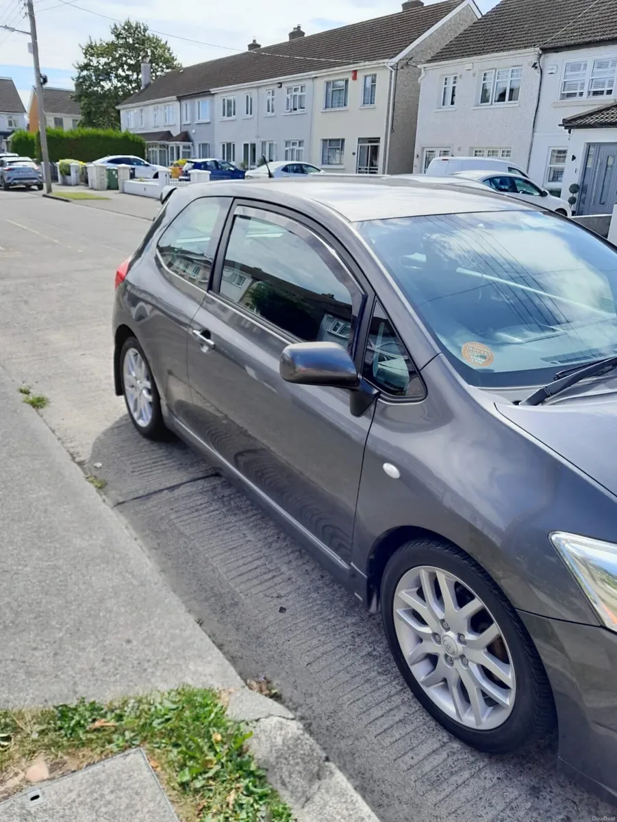 Toyota auris 2008 trd - Image 2
