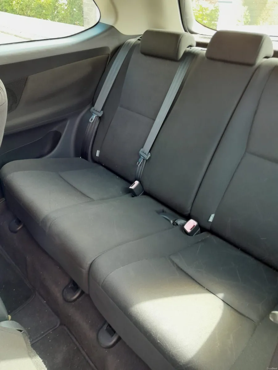 Toyota auris 2008 trd - Image 4