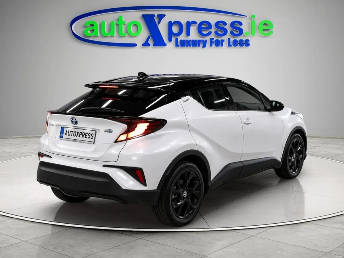 Toyota C-HR 1.8 Hybrid, 360 camera, Automatic - Image 5