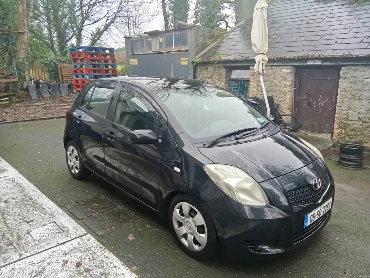 Black Toyota Yaris Spotless Good Restore Car - Image 1