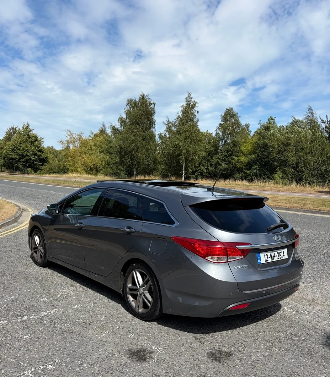 Hyundai I40 MANUAL CRD High spec model - Image 3