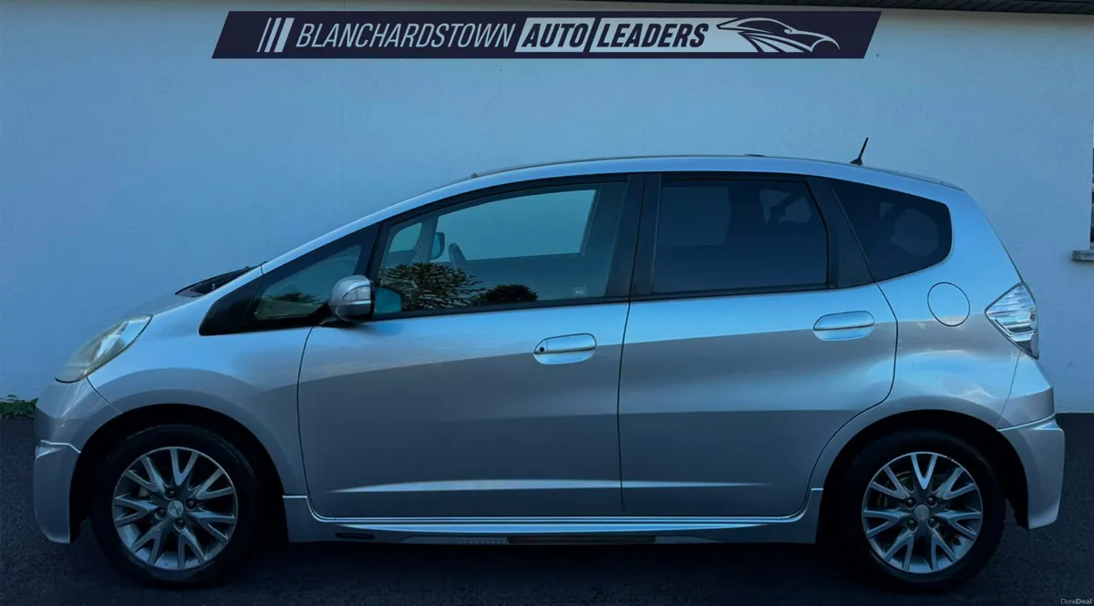 HONDA FIT 1.3 CVT HYBRID AUTO 102 BHP SKY VIEW - Image 2