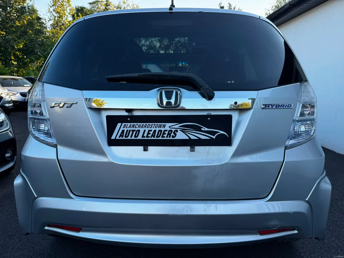 HONDA FIT 1.3 CVT HYBRID AUTO 102 BHP SKY VIEW - Image 6