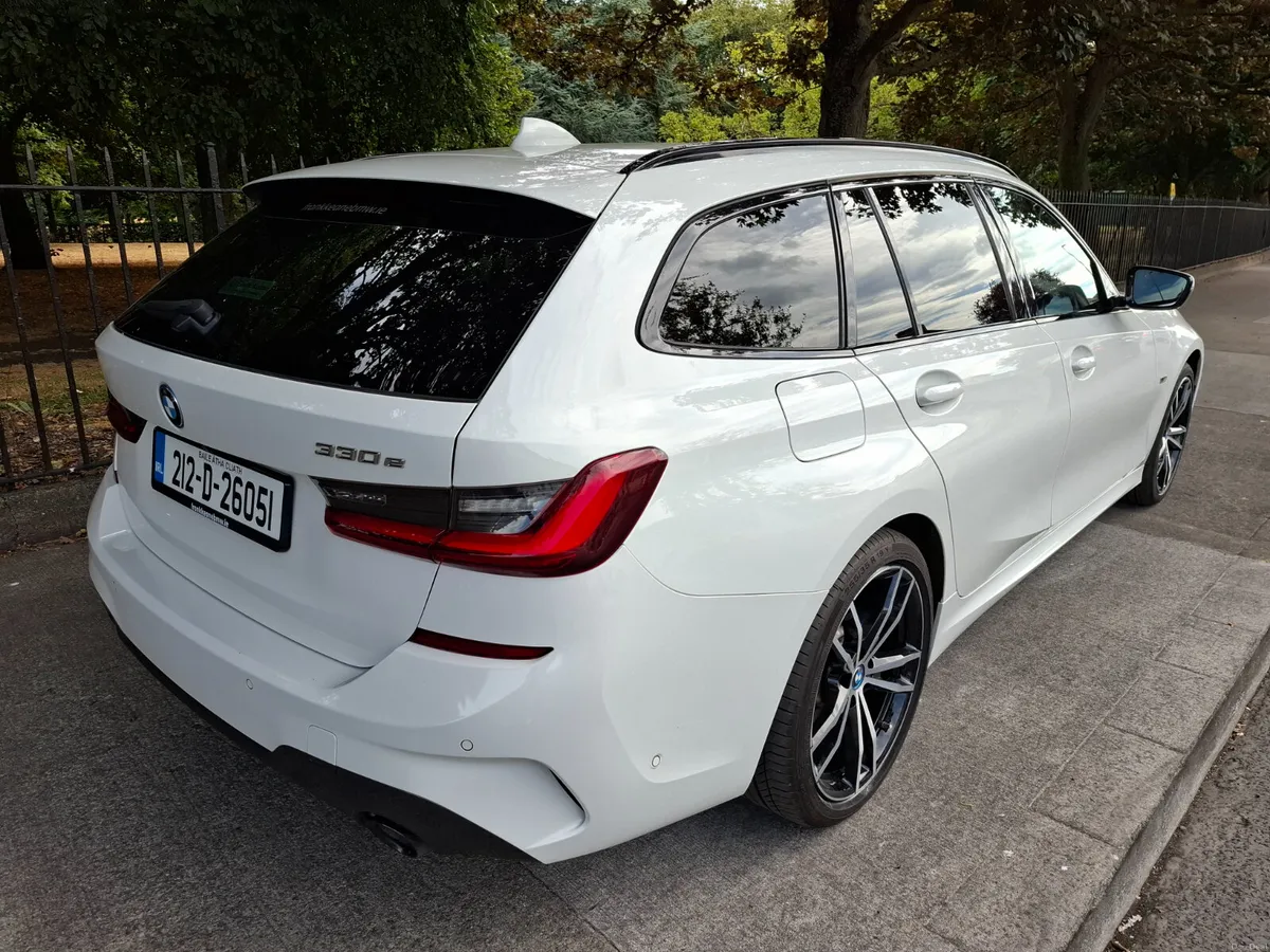 BMW 3-Series 2021 - Image 5