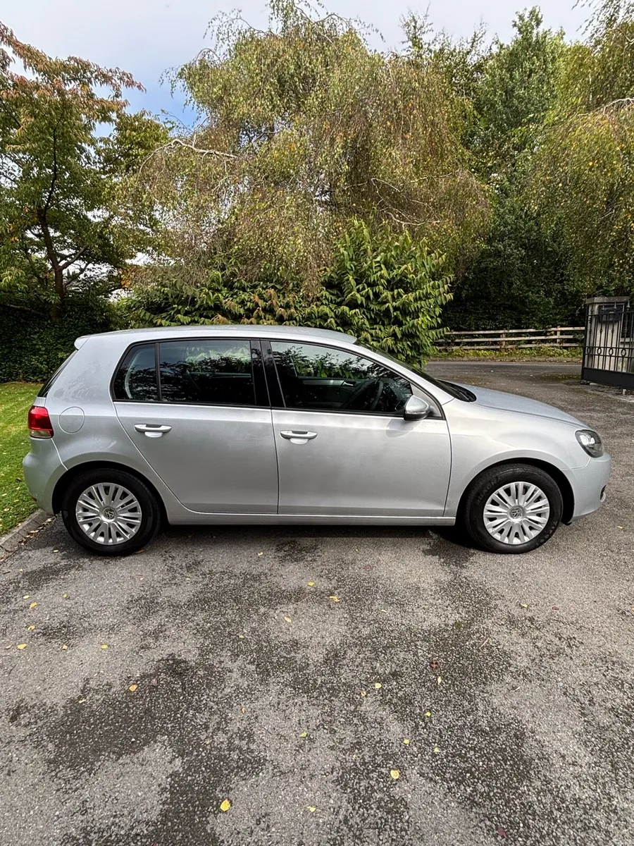 Volkswagen Golf 2012 1.6L - Image 2