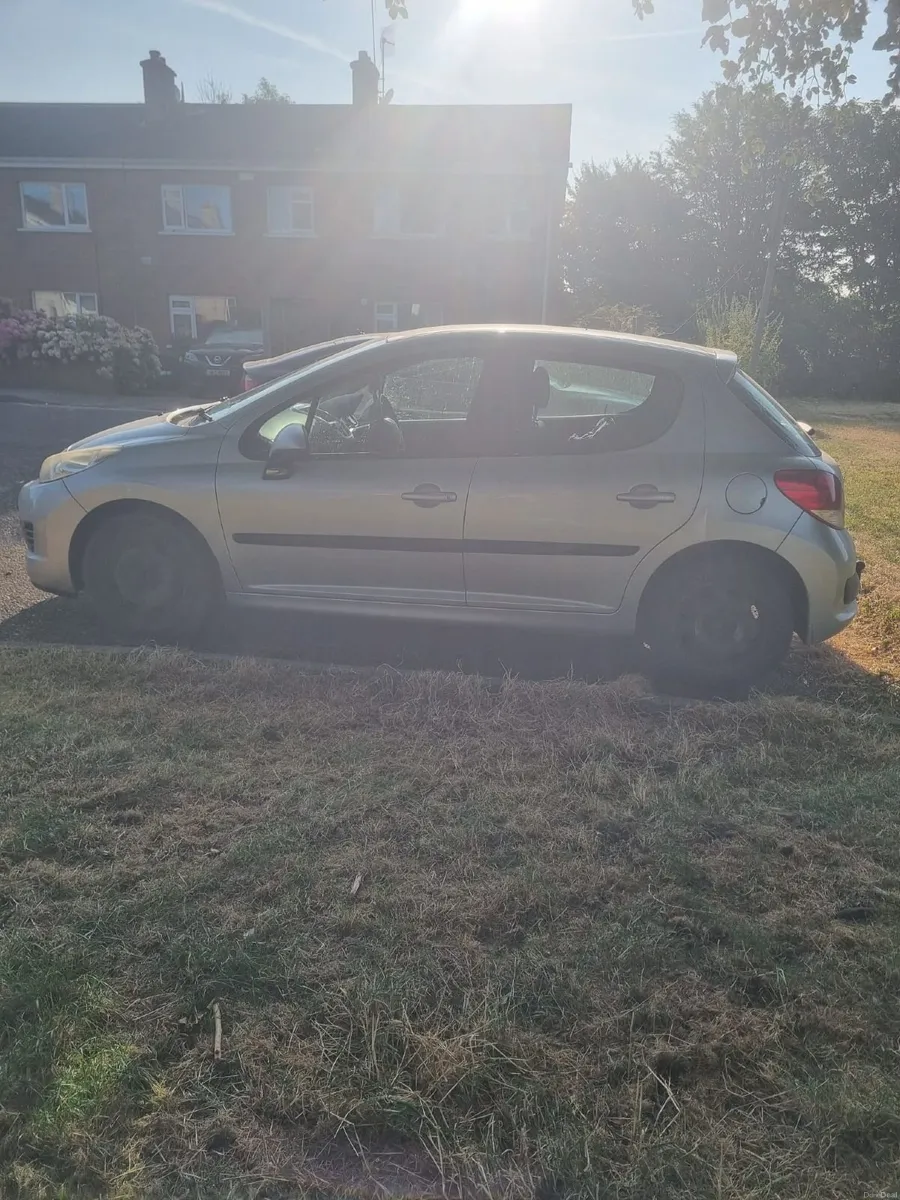 Peugeot 207 2010 - Image 2
