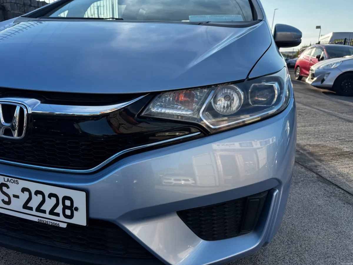 Honda Fit 2017 - Image 2
