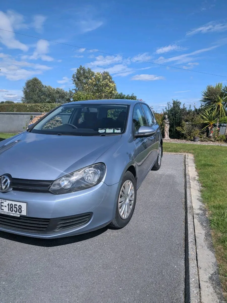 2009 Volkswagen Golf - Image 2