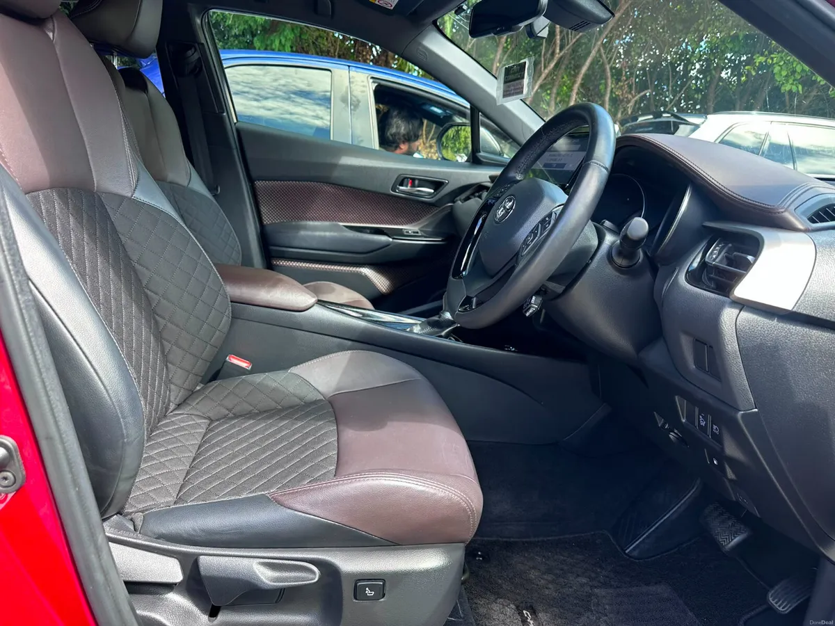 Toyota C-HR 2019 54K KM TWO TONNE - Image 5