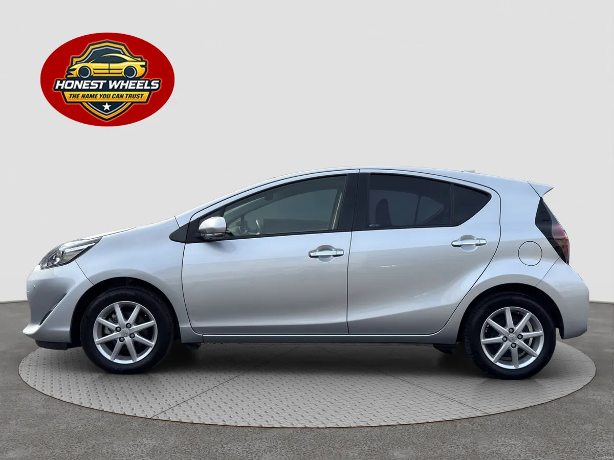 2020 Toyota Aqua 1.5 Petrol Hybrid Automatic - Image 4