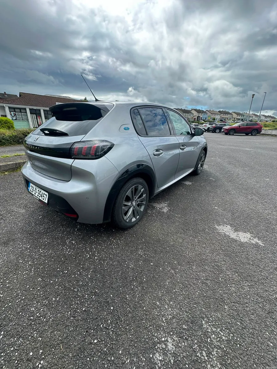 Peugeot e-208 Allure Pack 50kWh 136HP | 2023 - Image 3