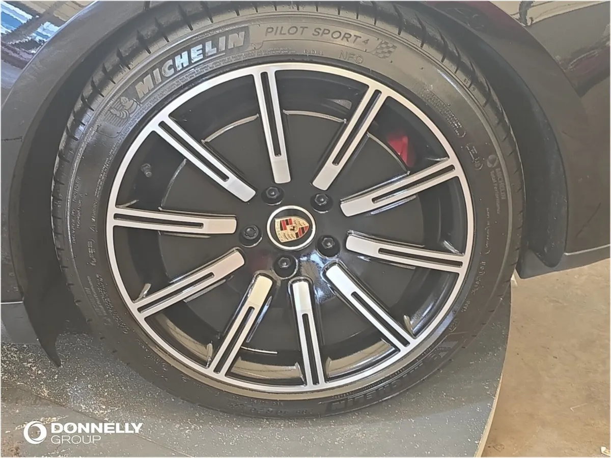 Porsche Taycan Saloon 4S - Image 6